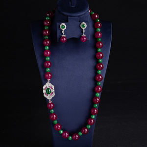 Fan <span class=keywords><strong>Bingbing</strong></span> mit grobkörniger, roter und grüner Jade-Pulloverkette, hochwertige Ohrringe und Halskette im Minority-Design für Damen - Product Image 1