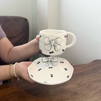 Joli ensemble tasse et soucoupe à café en céramique faite à la main, design chic avec motif nœud en relief, cadeaux pour elle, tasses à thé de l'après-midi en porcelaine