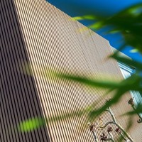 Revêtement mural en composite bois-plastique WPC pour l'intérieur et l'extérieur, panneaux à lattes cannelées pour la décoration de la maison