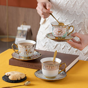 Juego de tazas y platillos con bandeja de postre, Set de té y café de China con borde dorado y diseño de Camelia <span class=keywords><strong>inglesa</strong></span>, Set de 15 unidades - Product Image 5