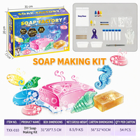 Kit de fabrication de savon DIY pour enfants, 35 matériaux de qualité supérieure, 7 savons parfumés et pailletés uniques, boîte d'activités de découverte de laboratoire de chimie STEM