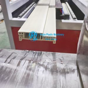 Ligne de production de machines d'extrusion de profilés en <span class=keywords><strong>polystyrène</strong></span> à double vis pour cadre de porte creux en WPC et architrave en PVC - Product Image 6