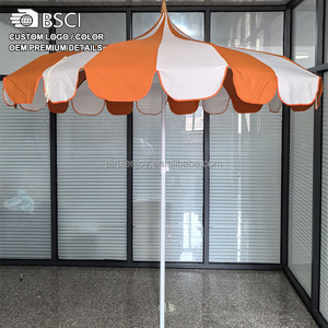Nouvel Parasol de Terrasse Grande Taille Style Pagode Riviera Française à Franges Festonnées Protection UV 50+ Luxe Méditerranéen pour Hôtels, Complexes et Parcs - Product Image 2