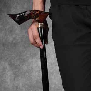 Bastón de Madera Clásico con Acabado en Madera y Mango de Resina Moderna que Mejora la Seguridad y la Elegancia en la Artesanía de Resina - Product Image 3