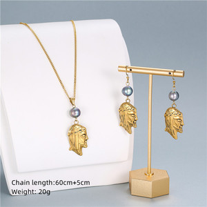 Colgante de acero inoxidable con personalidad de oro de 18K, pendientes <span class=keywords><strong>hipster</strong></span> con cabeza de Jesús, moda urbana europea y americana, venta al por mayor - Product Image 4