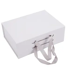 Boîte d'emballage blanche de luxe pour emballage de vêtements de robes abaya avec logo noir estampillé à chaud