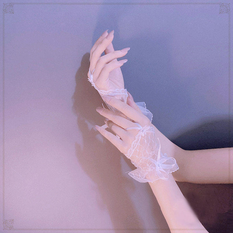 White fingerless gloves - default