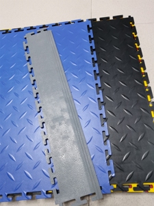 กระเบื้องปูพื้น PVC แบบ interlocking เป็นมิตรกับสิ่งแวดล้อม สำหรับโรงรถ มีหลายสีและลวดลาย เหมาะสำหรับการออกแบบตกแต่งภายในอย่างสร้างสรรค์ - Product Image 1