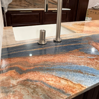 Dalle de quartzite brésilien Van Gogh avec des rayures orange et bleues pour comptoirs de cuisine, plans de toilette et revêtements muraux
