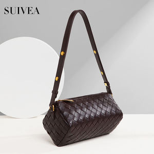 กระเป๋าถักมือแบบใหม่หรูหราน้ำหนักเบากระเป๋าทรงกระบอกกระเป๋าใส่กล้องแบบเฉพาะกลุ่มยุโรปและสหรัฐอเมริกาแฟชั่นกระเป๋าสะพายไหล่รักแร้ - Product Image 5