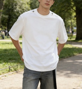 ริค ลักชัวรี แฟชั่น แคชชวล โอเวนส์ สปอร์ต 100% ผ้าฝ้ายฮิปฮอปไฮสตรีทฤดูร้อนเสื้อยืดแขนสั้นสำหรับผู้ชาย - Product Image 3