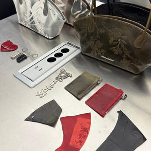 Porte-cartes gaufré 3D en métal argenté, multi-couleurs, durable, avec fentes personnalisées, format mini pochette, accessoire porte-clés - Product Image 3