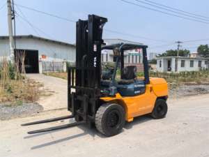 Carretilla elevadora Toyota 7FD usada, 5 toneladas, 3 etapas, 6 metros de altura, motor diésel, bajas horas, bien cuidada, lista para trabajar - Product Image 5