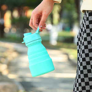 Bouteille d'eau sport pliable en silicone de qualité alimentaire avec bouchon articulé anti-fuite pour les voyages en extérieur – Direct Usine - Product Image 4