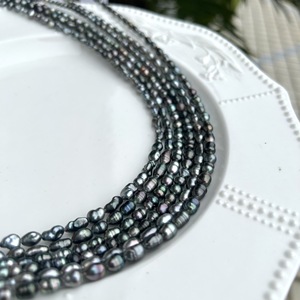 Perlas Tahitianas Keshi de Agua Salada Gris Platino de 3-6 mm, Collar Semiterminado, Super Alto Brillo - Product Image 3