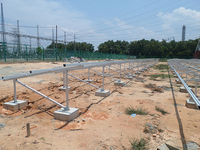 Nouveau système de montage au sol multi-colonnes en aluminium, support de montage au sol solaire photovoltaïque en aluminium anodisé AL6005-T5, installation rapide sur site