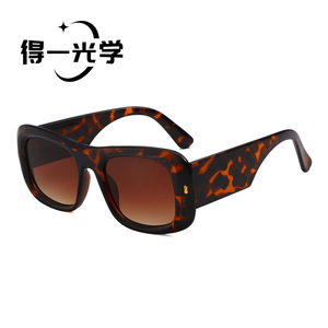 Oversized Square <b>Sunglasses</b> Black UV400 Women Fashionable Retro Frame - Product Image 5