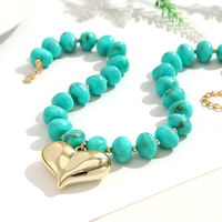 Nouveau collier tendance en résine colorée avec perles géométriques ovales, bijoux d'été, collier avec pendentif cœur en acrylique pour femmes et filles