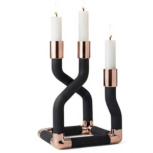 Candelabro de 3 Brazos, Portavelas de Metal Negro y Oro Rosa, Soporte para Velas Ondulado para Decoración del Hogar - Product Image 4