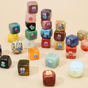 Vente en gros d'objets artisanaux en cristal naturel, cube de cristal Meme, ornement de guérison Reiki, bloc mignon, décoration de maison de style dessin animé - Product Image 5