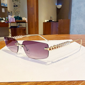 Lunettes de soleil sans monture rectangulaires UV400, monture en métal, unisexe, protection solaire, style tendance pour adultes - Product Image 2