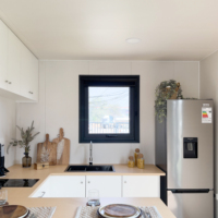 Maison préfabriquée PrefabX Flip ClassicA, design moderne, écologique, entièrement configurée, verte, imperméable, appartement préfabriqué, mini-maison