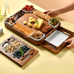 Plateau à fromage coulissant en acacia, plateau en bois polyvalent comme cadeau <span class=keywords><strong>de</strong></span> pendaison <span class=keywords><strong>de</strong></span> crémaillère, décoration <span class=keywords><strong>de</strong></span> cuisine <span class=keywords><strong>de</strong></span> style campagnard - Product Image 1