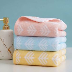 Serviette de bain pour adulte à séchage rapide, motif floral jacquard, 100% coton, douce, absorbante, non pelucheuse, adaptée à un usage domestique - Product Image 2