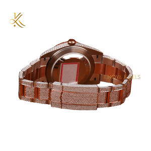 Reloj de diamantes de moissanita de acero cepillado con esfera brillante y pulsera audaz diseñado para un uso duradero y glamour diario - Product Image 6