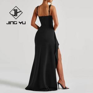 Robe longue asymétrique plissée noire sur mesure pour l'été, en crêpe extensible de luxe - Product Image 3