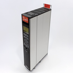 Danfoss 175Z0046 VLT5000 3.1kVA avec 175Z0401 VLT5003PT5B - Product Image 1