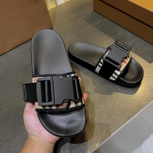 Sandales de plage luxueuses pour hommes et femmes, antidérapantes, semelles en caoutchouc de haute qualité, tongs classiques d'été, mode - Product Image 1