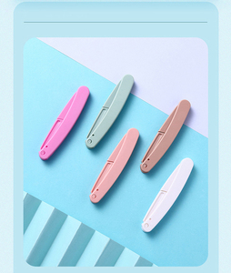 Juego de 3 Depiladores de Cejas Plegables de Acero Inoxidable con Cuchilla Inclinada Antideslizante para Dar Forma al Vello Facial - Product Image 6