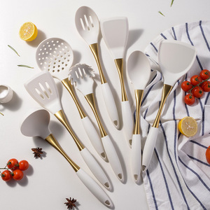 ที่เก็บของและชั้นวางแบบตั้งพื้นอเนกประสงค์ที่ทำจากซิลิโคนคุณภาพสูง ทันสมัย และยั่งยืน สำหรับใช้ในห้องนั่งเล่น - Product Image 5