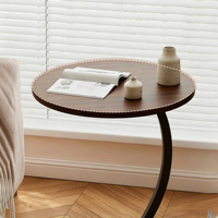 Table basse ovale avec plateau en marbre et structure en métal, design minimaliste moderne, meubles de salon