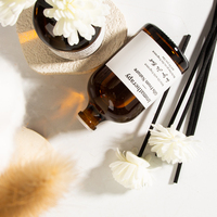 Ensemble de diffuseur de parfum à l'huile aromatique avec bouteille en verre élégante et fleurs séchées pour le bureau, le salon, la salle de bain, la chambre à coucher