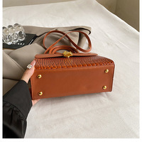 Sac fourre-tout de luxe pour femme 2026, grande capacité, en cuir PU de créateur, fermeture éclair, doublure polyester, motif pierre, décoration chaîne