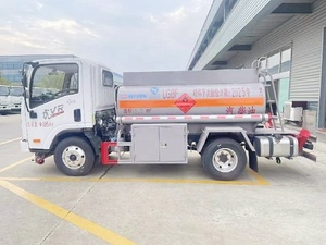 Camion-citerne à carburant Dongfeng neuf, <span class=keywords><strong>le</strong></span> <span class=keywords><strong>moins</strong></span> <span class=keywords><strong>cher</strong></span>, de 5000 litres, pour la vente - Product Image 4