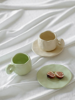 Tasse à café en céramique Kawaii Cloud écologique de 330 ml avec soucoupe, petite tasse à petit-déjeuner mignonne et ensemble assiette pour fêtes et cadeaux