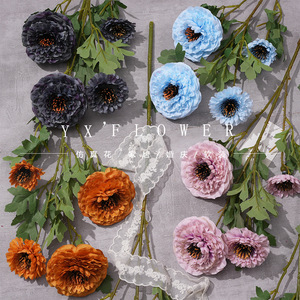 Bouquet de fleurs artificielles en soie Yixuan à 4 têtes de camélias, décorations de mariage réalistes - Product Image 1