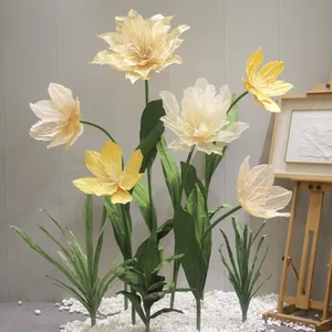I516 Grandes fleurs décoratives en papier faites à la main avec base en fer Hauteur réglable pour décorations