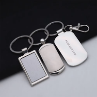 Porte-clés rectangulaires élégants plaqués argent, finition premium, idéaux pour les cadeaux d'entreprise, les offres promotionnelles et les logos personnalisés