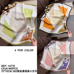 Petit foulard carré à motif de tulipes 70x70cm 38g en mélange de soie, accessoire de mode pour femmes - Product Image 1