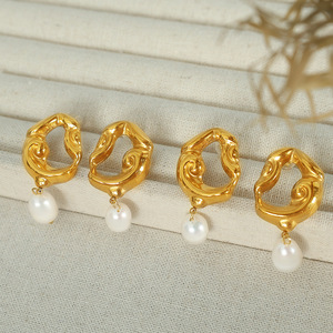 Pendientes colgantes irregulares chapados en oro de 18k estilo retro francés con perla de agua dulce para mujer, joyería de fiesta - Product Image 3