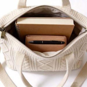 Sac fourre-tout en tricot torsadé pour femme, sac à bandoulière en maille torsadée avec fermeture éclair, design personnalisé, vente en gros - Product Image 5