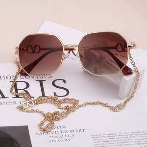 Gafas de Sol Retro de Lujo 2021 con Lentes Degradados Únicos, Montura Metálica, Protección UV400, Gafas de Sol Poligonales para Mujer con Cadena - Product Image 3