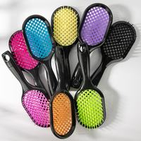 Brosse à cheveux magique personnalisée de petite palette carrée noire avec manche en plastique pour bouche d'aération de salon