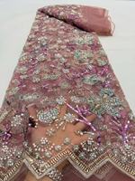 Tissu en dentelle de luxe orné de perles et de cristaux