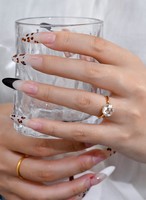 Anillo Sofisticado y Elegante de Estilo Europeo con un Diamante Redondo de Corte Rosa Cultivado en Laboratorio, Engastado en Oro Amarillo de 18K, IGIsweet