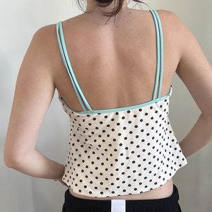 Camisola de mujer con lunares, top corto sin mangas con lazo frontal, de punto transpirable y ecológico, con cintas, para estar en casa o descansar. - Product Image 4